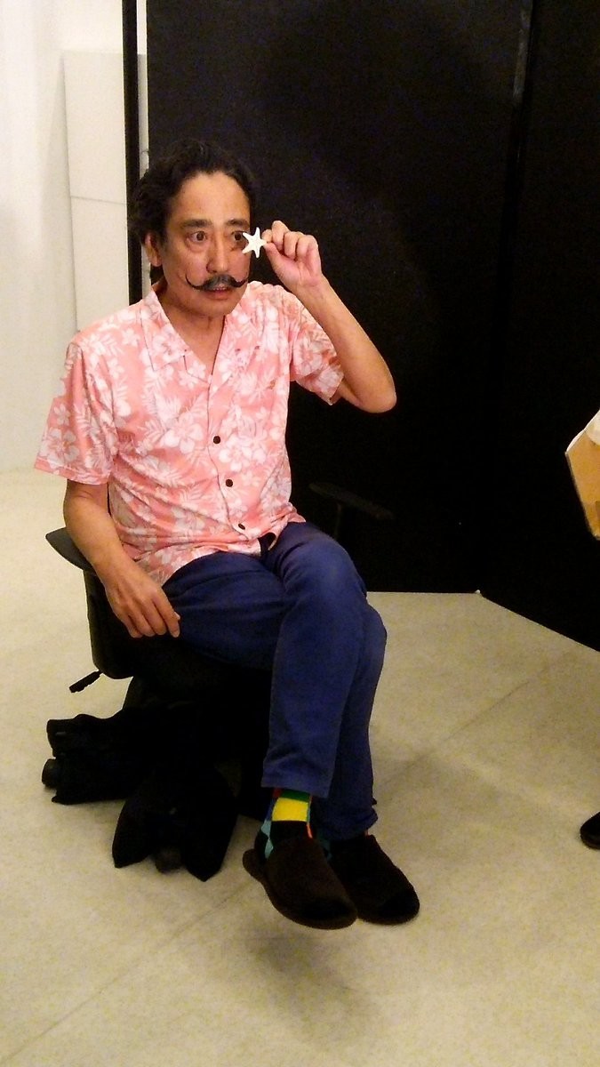 撮影中のルー大柴さんの様子（画像はツイッターより）