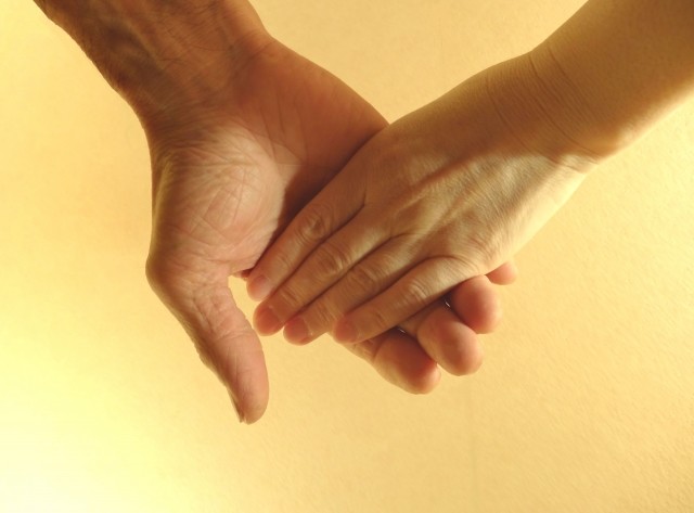 「HIV」隠して関係もつと犯罪になる？　男性怒りのブログ投稿で話題に