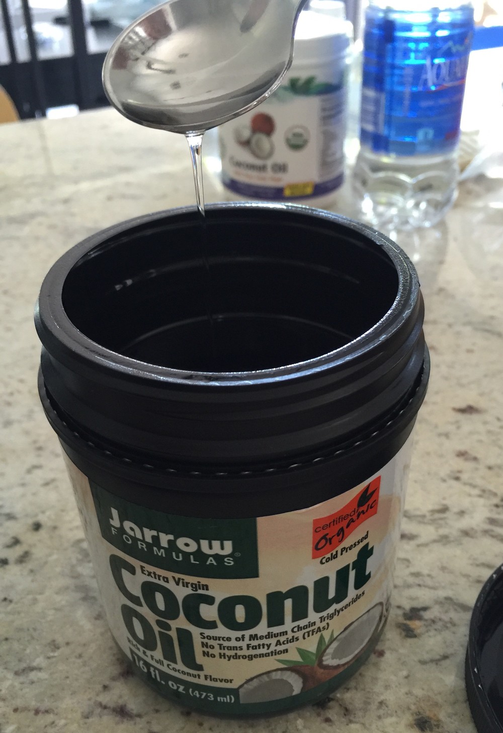 「極上」ココナッツオイルで髪しっとり　さすがハリウッドセレブの「秘密兵器」