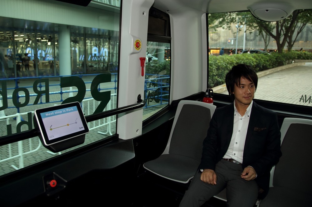 車両には最大12人が乗れる