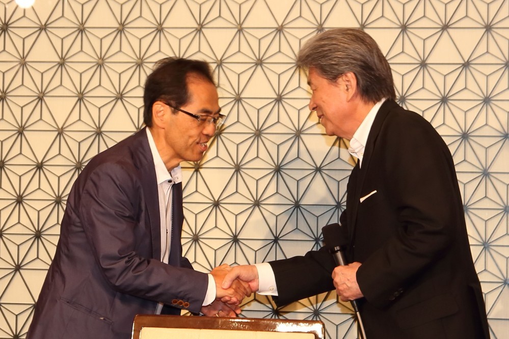 「蓮舫→長島→古賀→鳥越」の曲折　迷走民進がたどりついた「統一候補」