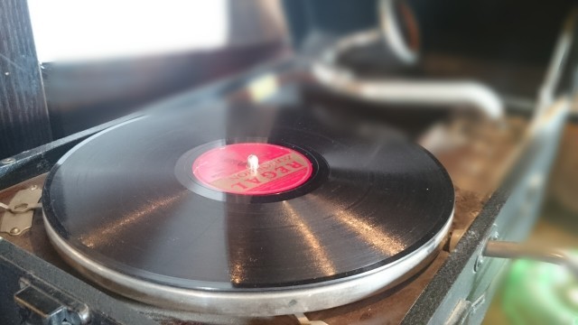 アナログレコードが若者にも人気　ネット時代の新しい「ハマるツボ」