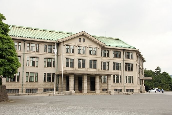 「平成終わっちゃうのかい？」　天皇陛下の生前退位報道で、早くも大騒ぎ