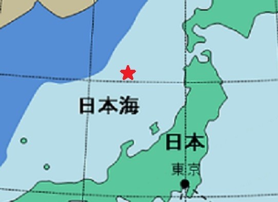 ミサイルは赤い星印付近に落下したとみられている。薄い青の部分が日本のEEZ。
国土交通省ウェブサイトの地図を編集部で加工