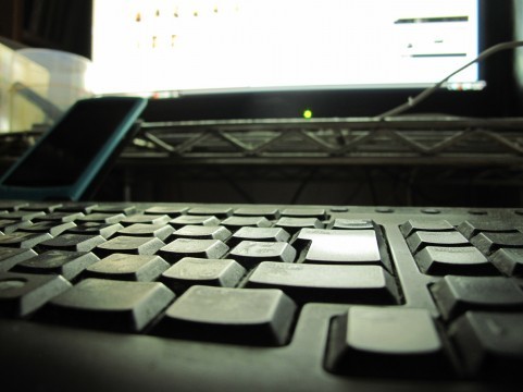 PCデポ、高齢者との契約改善を表明　「高額サポート契約」に批判相次ぐ