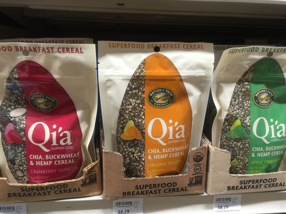 「Superfood」と書かれているチアシード入りシリアル