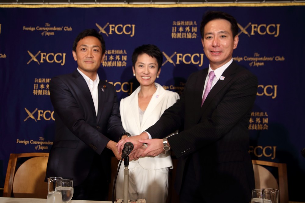 民進党代表選の候補者。左から玉木雄一郎氏、蓮舫氏、前原誠司氏