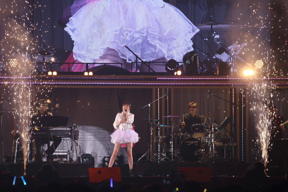 指原さんはソロでHKT48の代表曲のひとつ「12秒」を披露した