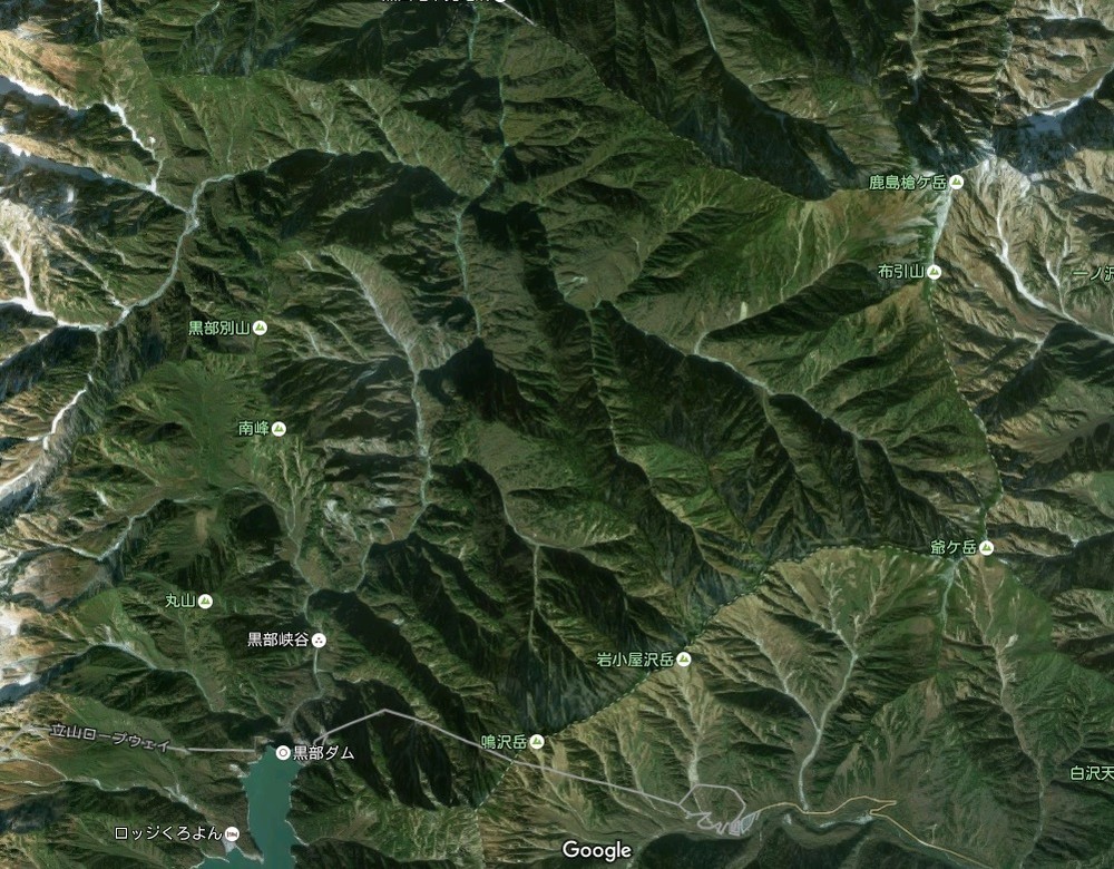 小規模地震が頻発している黒部ダム北側の地域（C）Google