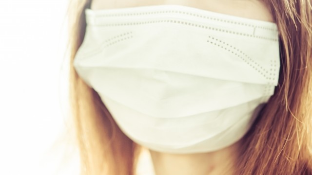 風邪でもないのに１日中マスク着用　「細菌増える」「肌荒れる」真相は