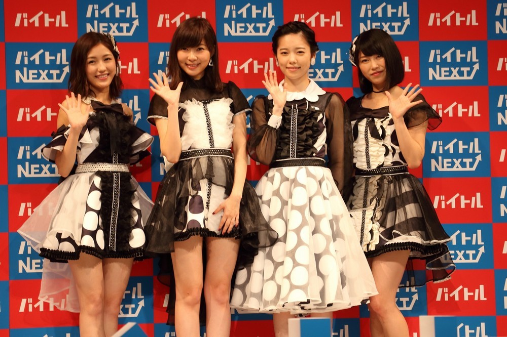 左から渡辺麻友さん、指原莉乃さん、島崎遥香さん、横山由依さん