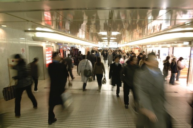 長時間残業「自慢合戦」の無意味　電通新人の自殺で直視すべき問題