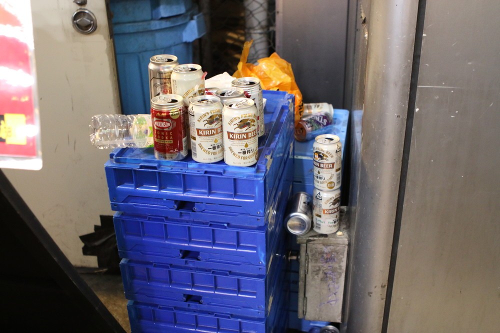 パレード後にはゴミも残された