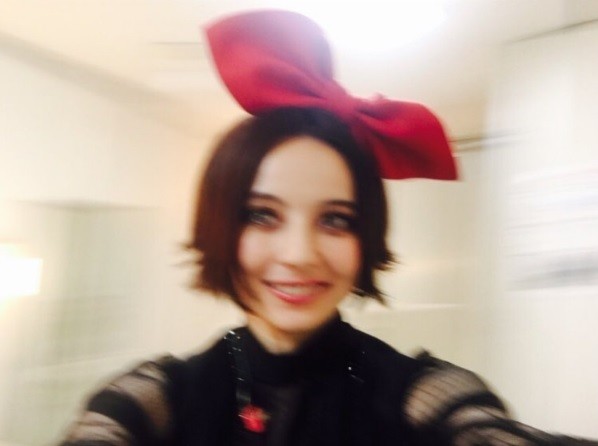 「スタイリストさんお手製」のリボン（写真はベッキーさんのインスタグラムより）