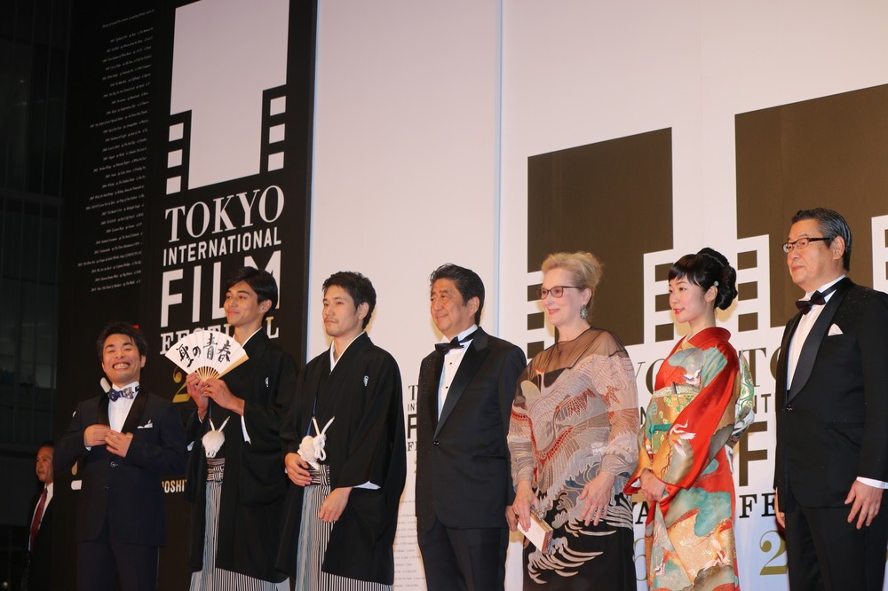 安倍首相を「間違って」紹介　東京国際映画祭で松山ケンイチ「安倍...」