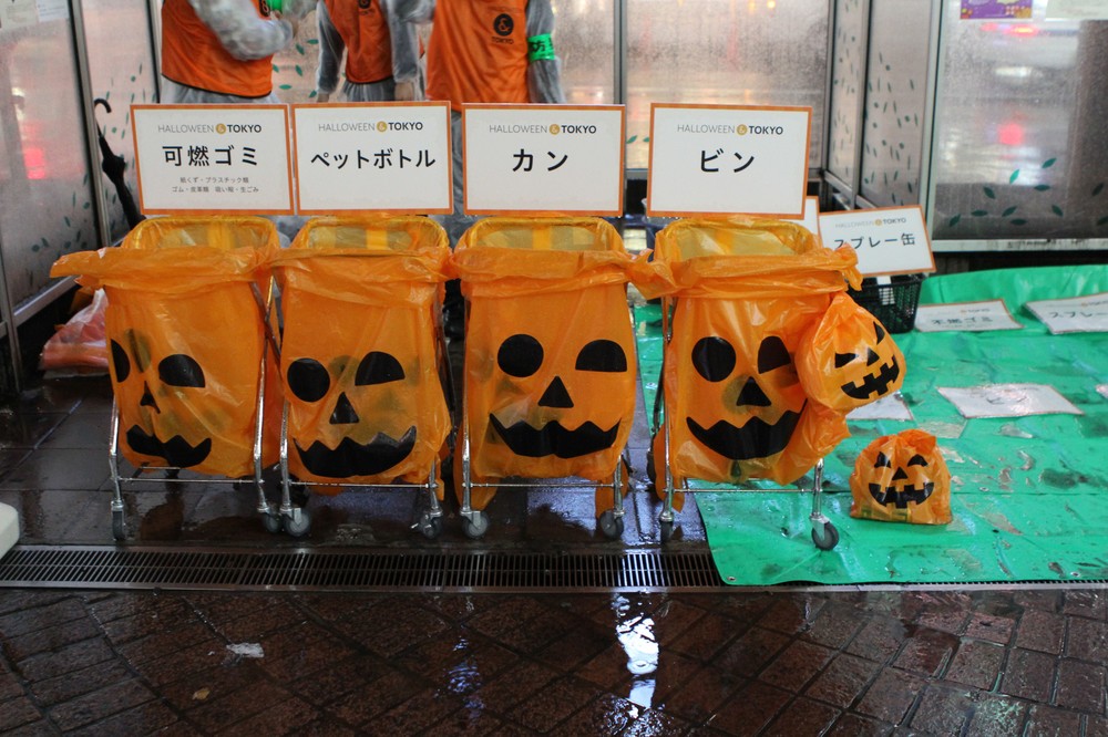 ハロウィン仕様のゴミ袋もスカスカのまま