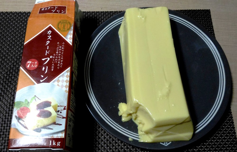 「これ、私が知ってるプリンじゃない」　パックから飛び出した謎すぎる物体