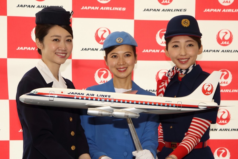 JAL「東京－ニューヨーク線」50周年 客室乗務員は懐かしい制服姿でお祝い