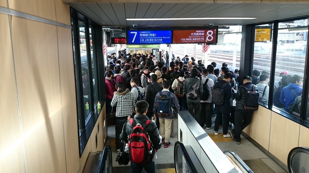 ホームの混雑ぶりがよくわかる（＠Dual_Soltさん提供）