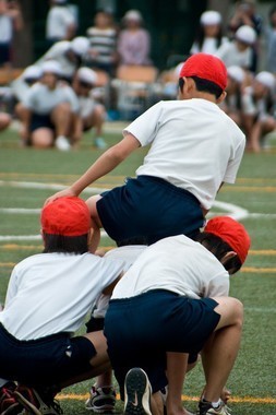 組体操「規制」でけが激減　ピラミッド禁止の自治体も