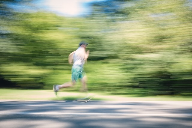 実は近視の原因はわかっていない　症状の進行を抑える決め手は「光」か