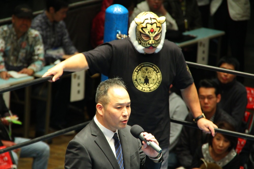 タイガーマスクが覆面脱いだ 子供たちは泣くために生まれてきたんじゃない J Cast ニュース 全文表示