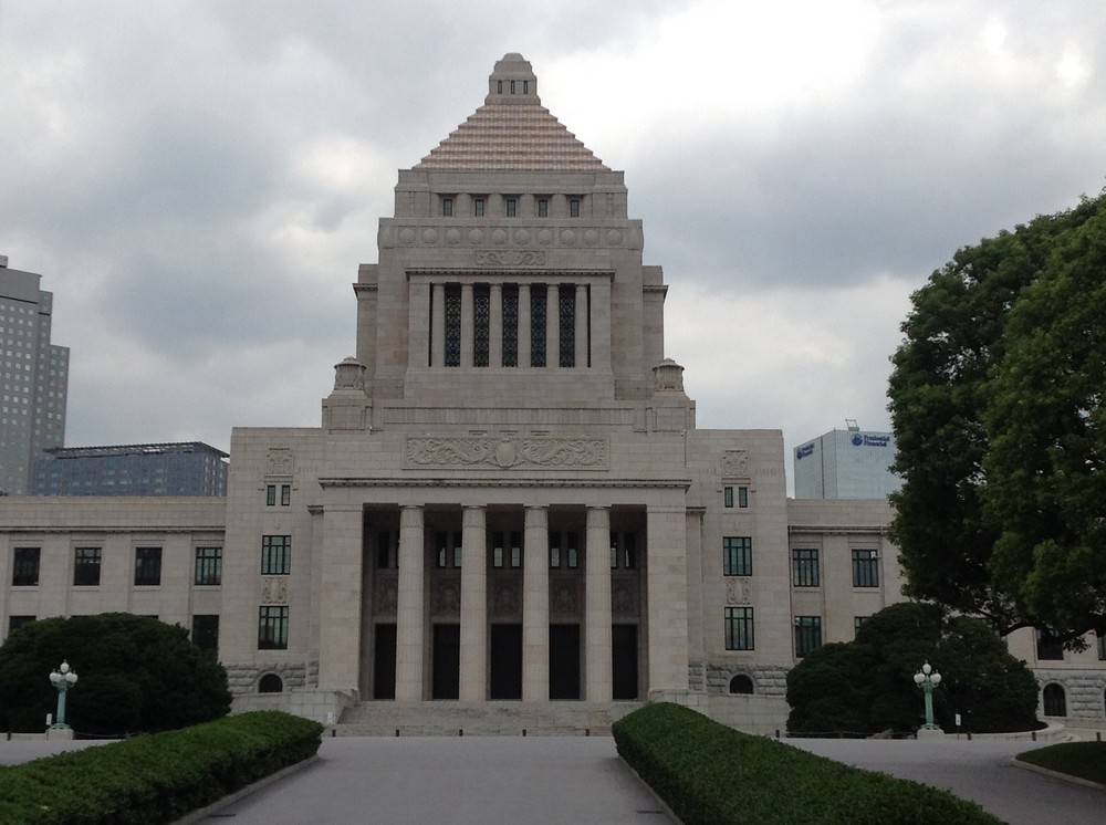 AIで国会答弁下書き実験　だったら、官僚も議員も置き換えちゃえば