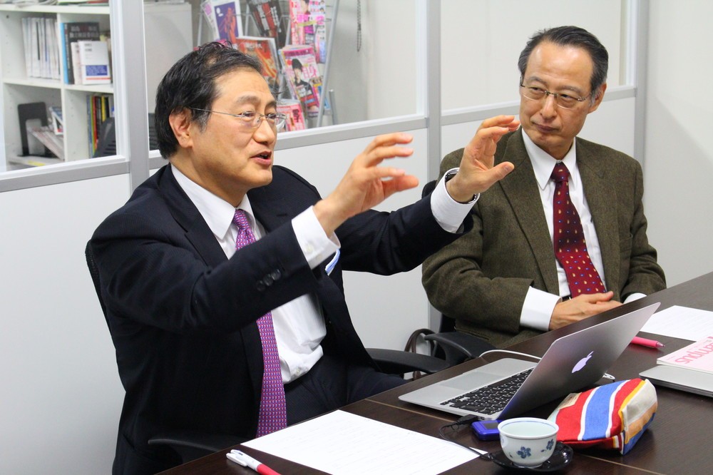 意見を述べる山田氏（左）と大慈弥氏