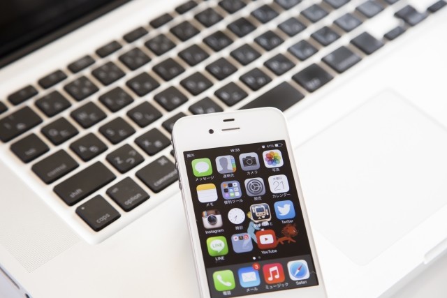 スマホを横に置いて仕事をするな　注意力散漫で能率が落ちる不思議