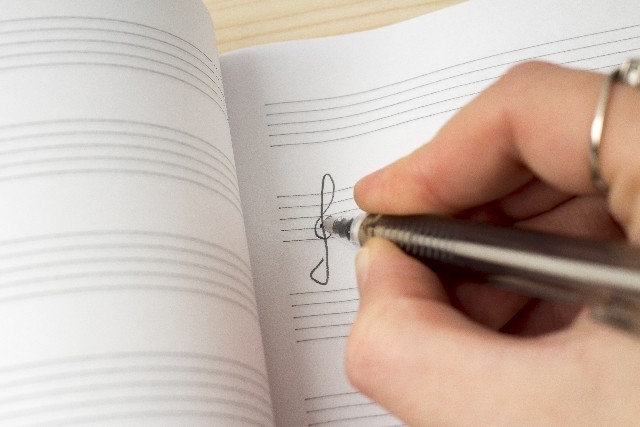 ミクシィがユーザーの「歌詞投稿」に対応