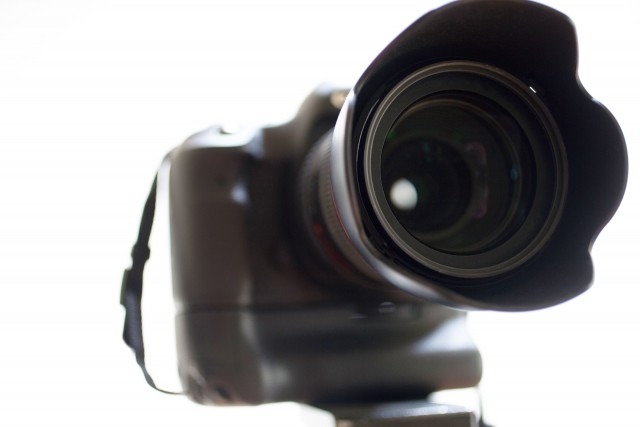 女子高生に「極小水着」　逮捕された男、どこが違法だったのか