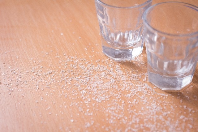 飲んだ塩分の殆どは体内に吸収される(写真はイメージ)