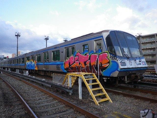 電車落書き「これぞヒップホップ！」　Kダブシャイン投稿で議論沸騰