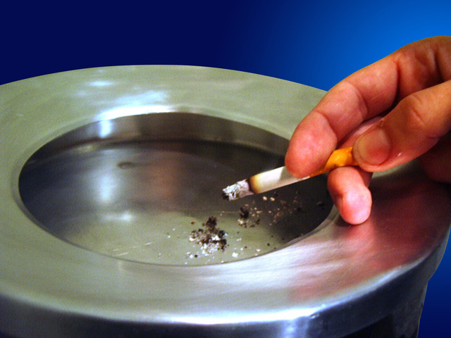 福祉施設の屋内全面禁煙は困る　高齢者や障害者の施設外喫煙は危険