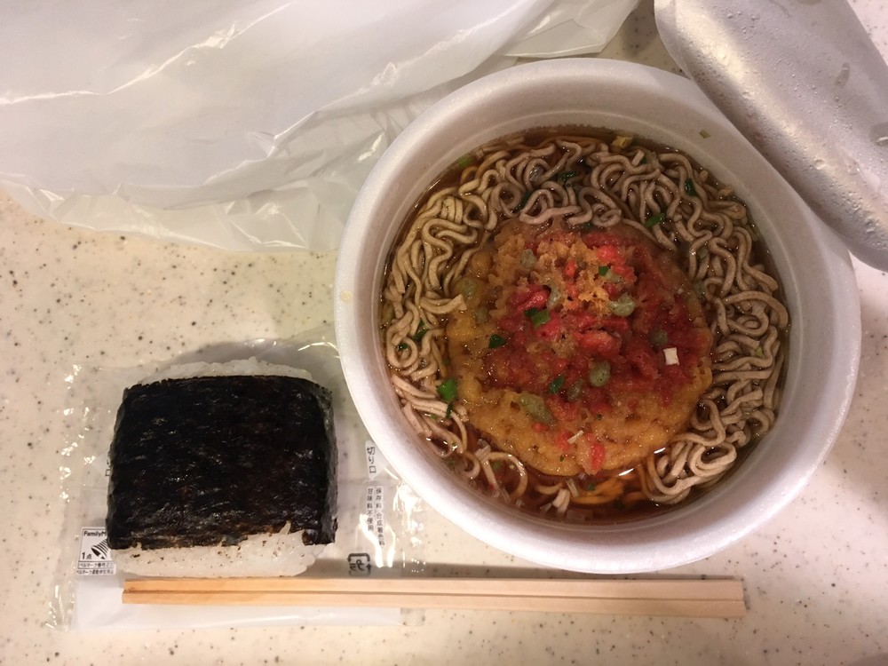 コンビニランチの選び方に警鐘　栄養バランス悪い「麺類におにぎり」
