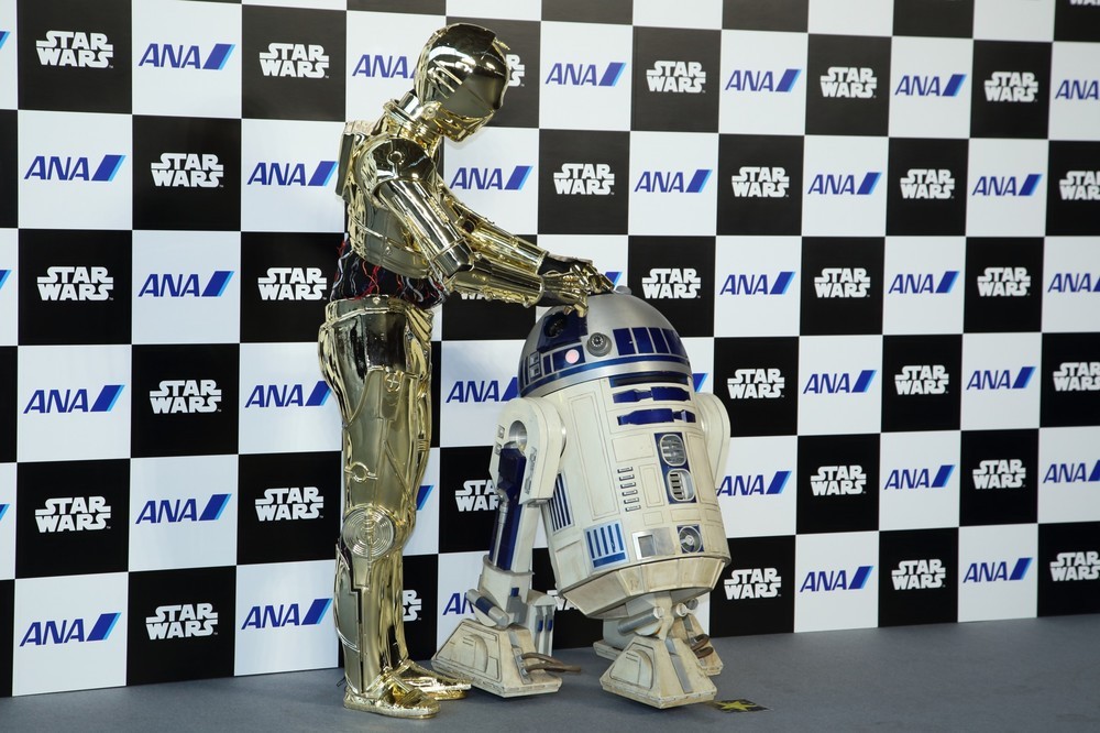 「R2-D2」（右）と「C-3PO」（左）
