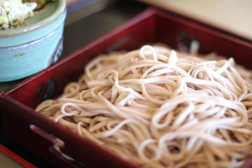 「引っ越しそば」の大誤解　「新居で食べるそば」は間違い