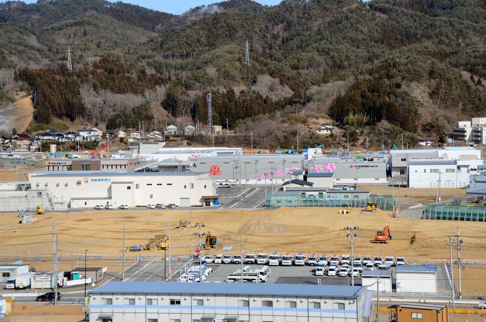 震災から6年、気仙沼・鹿折地区の水産加工業集積地に、新しい建物が立ち並ぶ