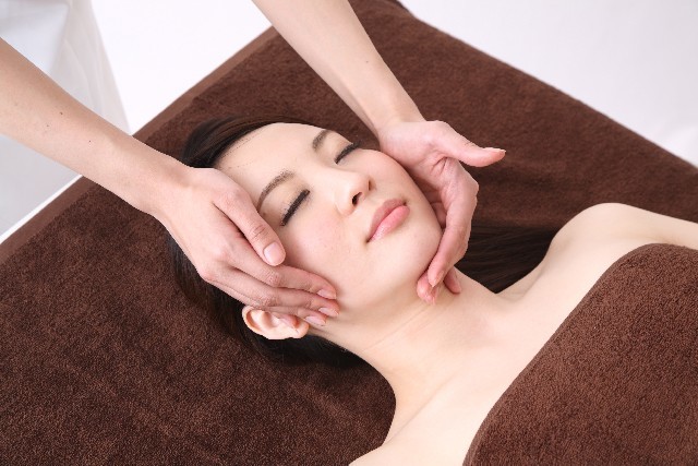 家の中にいながらエステサロンの気分　最新「美容家電」でキレイになれる？