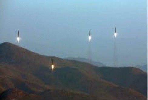 北朝鮮は弾道ミサイル発射は「有事の際、在日米軍を打撃する」部隊が行ったと主張している（写真は労働新聞から）