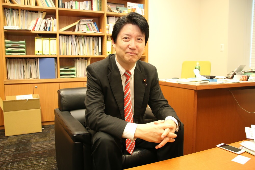 取材中にも、おなじみの「足立節」がたびたび炸裂していた