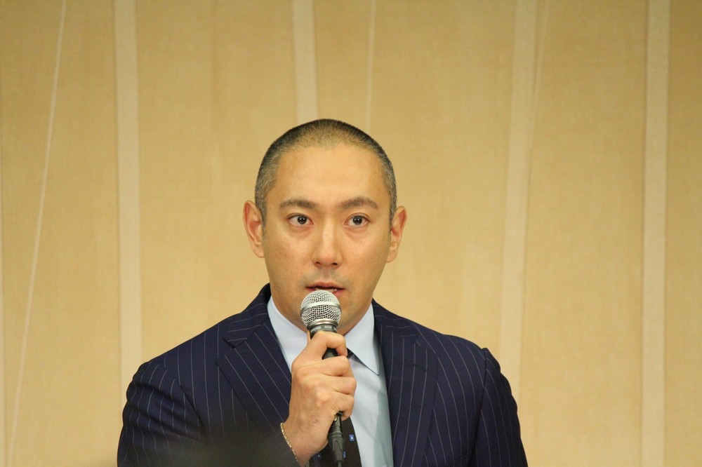 「アメリカと北でやっとけ」　 海老蔵ブログがネットで波紋