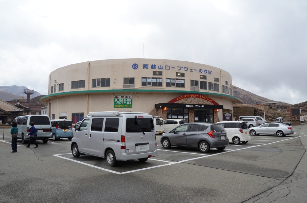 【熊本地震1年（中）】<br /> 観光地、復興ほど遠く...　阿蘇・草千里は閑散、熊本城修理に20年