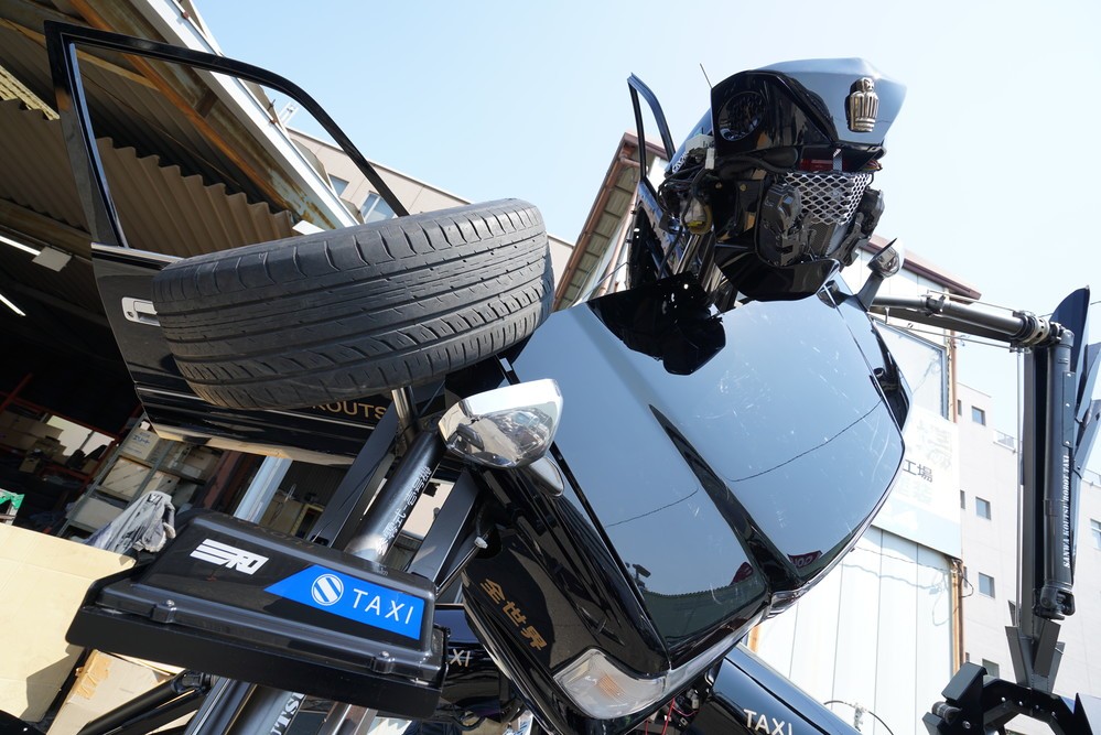 タクシーの廃材を使って製作された（写真提供：三和交通）