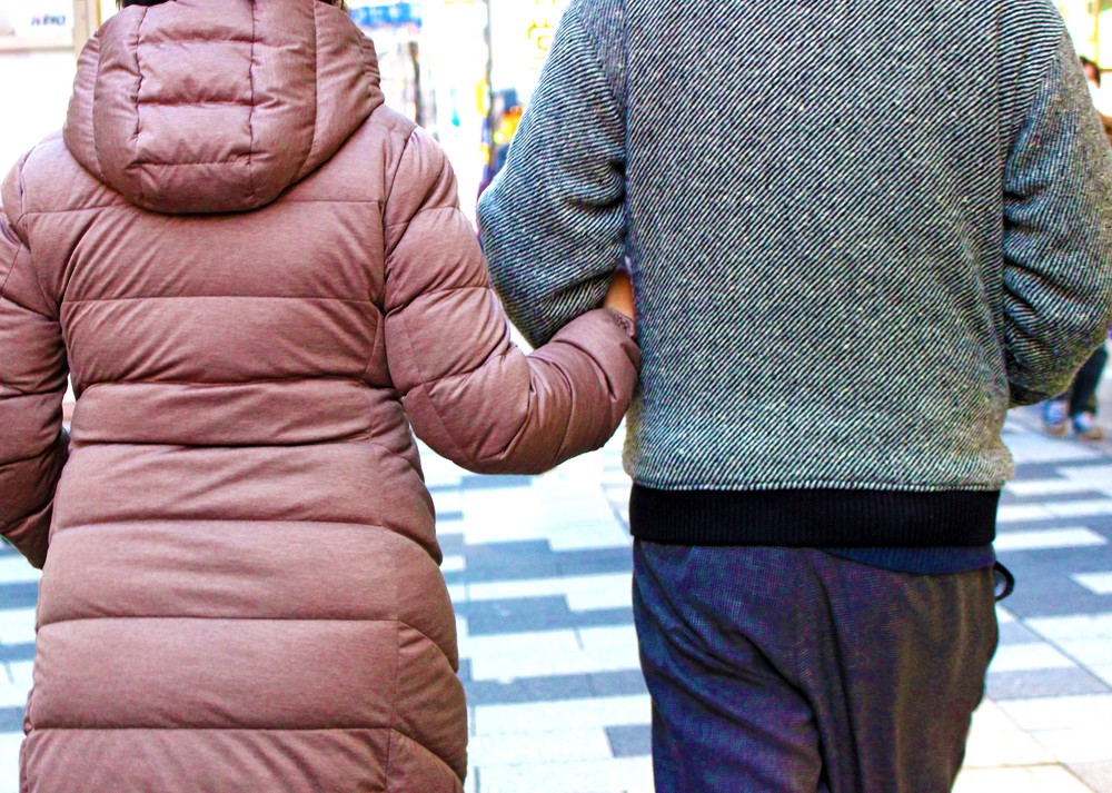 副町長の「共働き妻」に退職勧奨　「女性の働く機会を奪う」と批判も