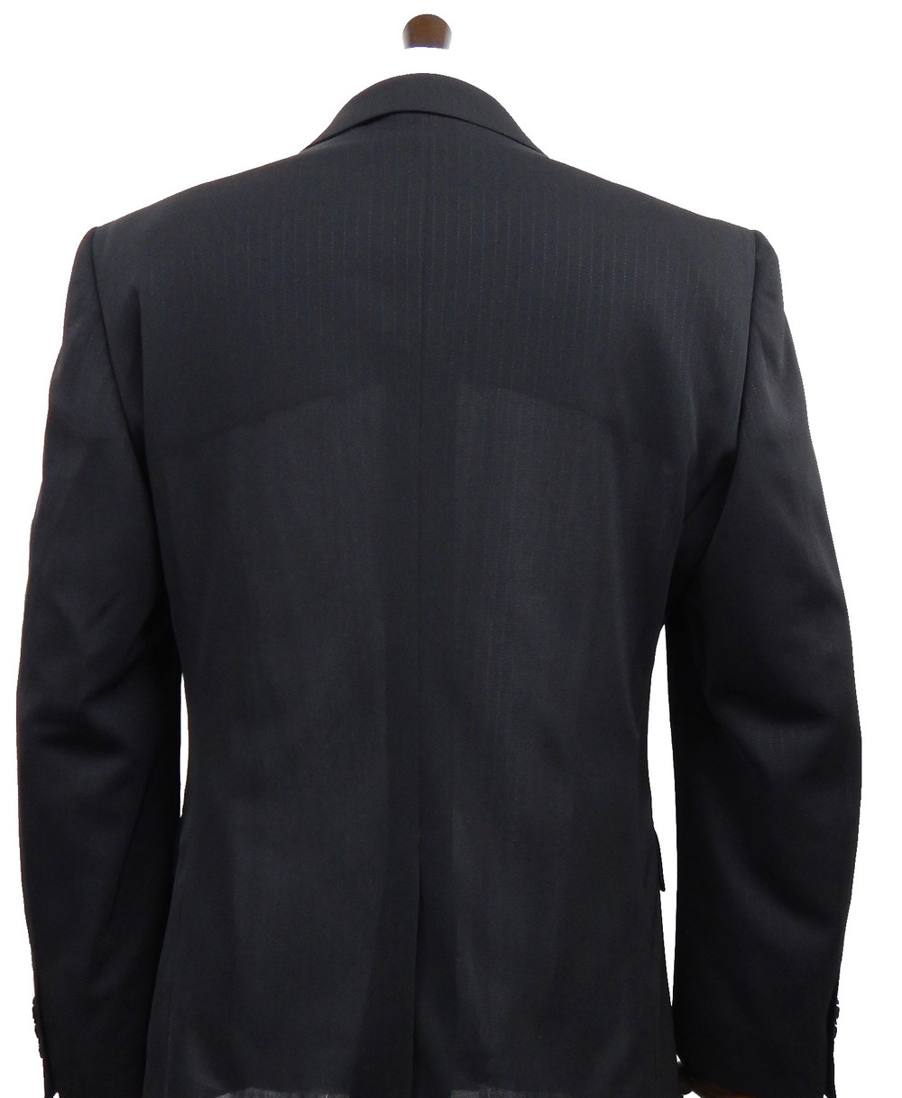 新開発素材のクールビズスーツ　「自宅で洗えて臭い対策も安心」