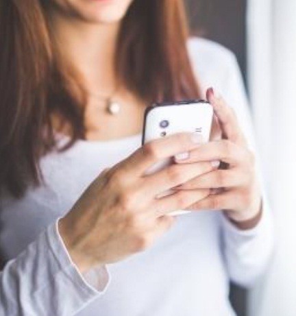 「ニキビ遠隔診療」を日本初導入　有名クリニックがスタート