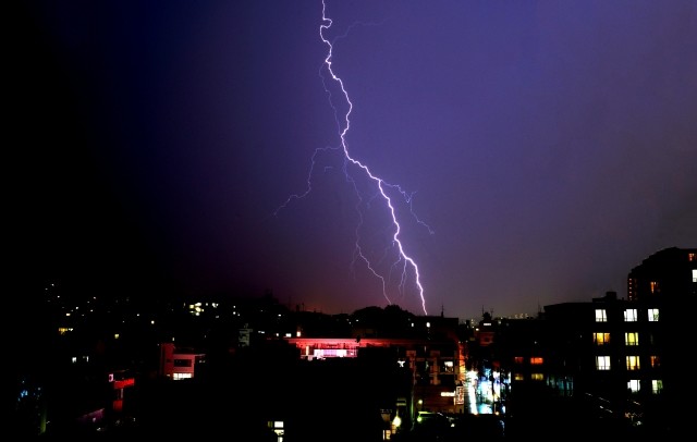 雷雨の日にぜんそくの発作が悪化する謎 死者まで出る恐怖のメカニズムが判明