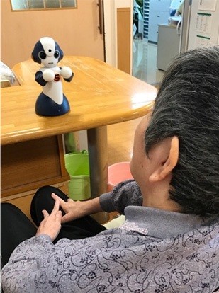 コミュニケーションロボ「Sota」　在宅高齢者向け実証実験スタート