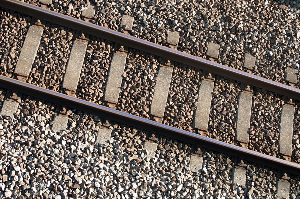線路上に確認されたレンガのようなものが原因で高崎線が遅延（写真はイメージ）
